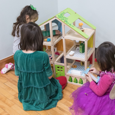 Doll house play